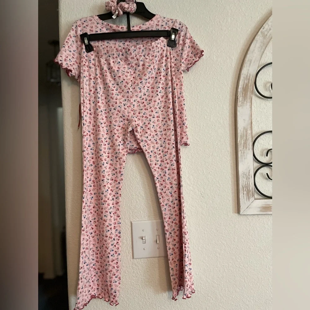 Charming Pink Floral Kids Pajama Set size M 7/8-NWT